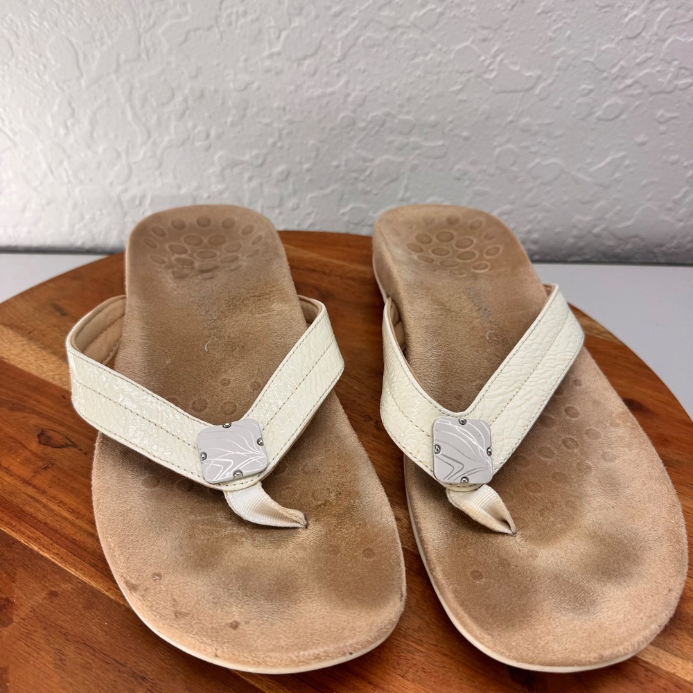 Vionic Avena Womens 10 Cream Orthotic Thong Sandals Arch Support